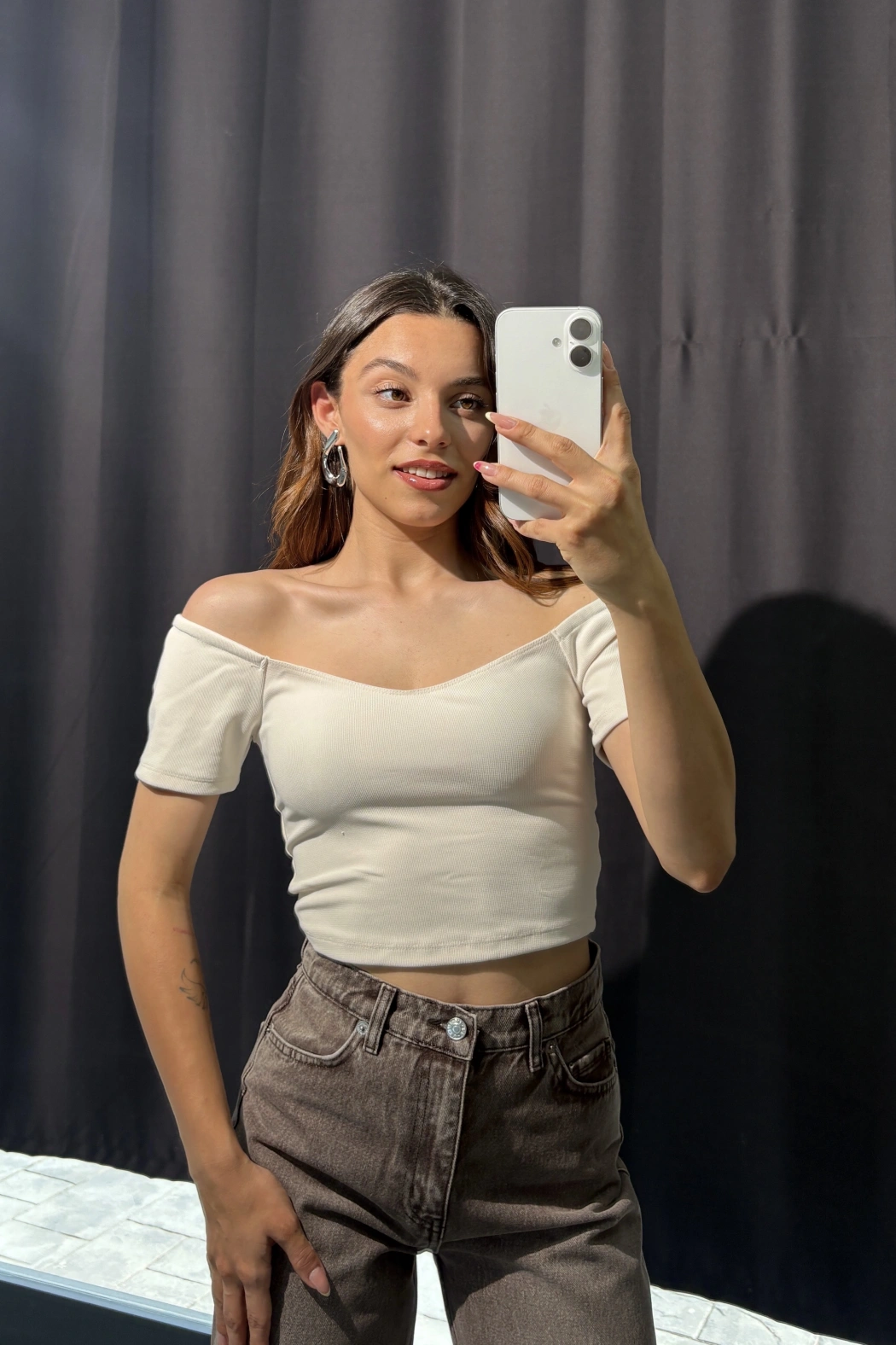 Kalp Yaka Omuz Dekolte Bej Crop