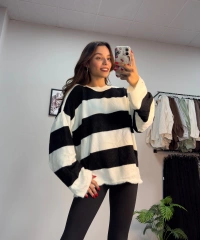 Siyah Beyaz Çizgili Kazak