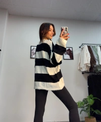 Siyah Beyaz Çizgili Kazak