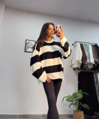 Siyah Beyaz Çizgili Kazak