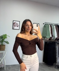 Omuz Dekolte Kahverengi Body