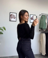 Kayık Yaka Siyah Body