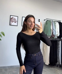 Kayık Yaka Siyah Body