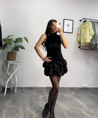 Siyah İçi Şortlu Kadife Kısa Balon Elbise