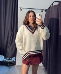 V Yaka Bordo Şeritli Kazak