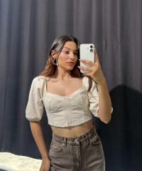 Kalp Yaka Balon Kol Bej Crop
