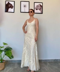 Krem Dantel İşleme Elbise