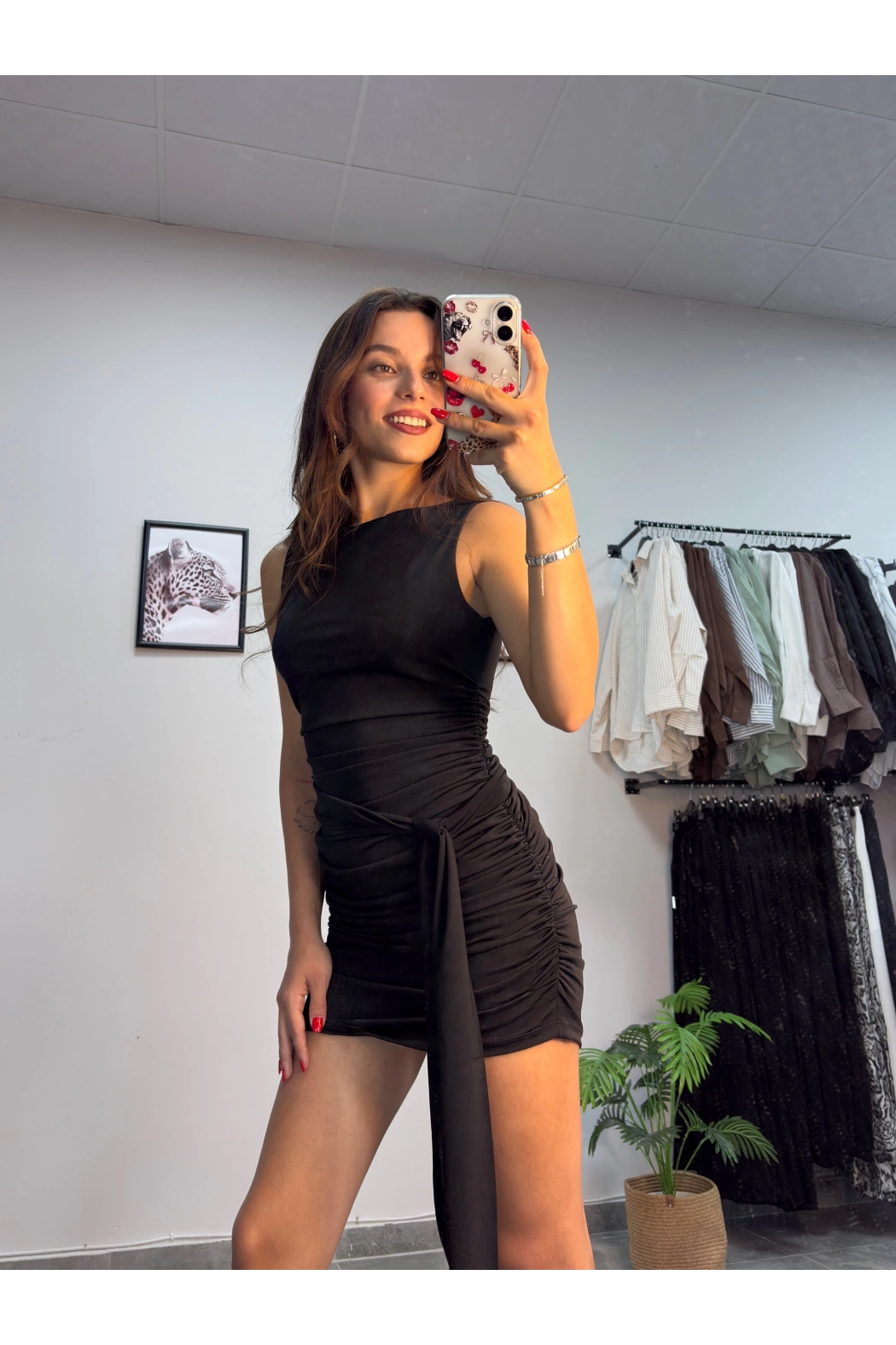 Siyah Büzgülü Kuşaklı Mini Elbise