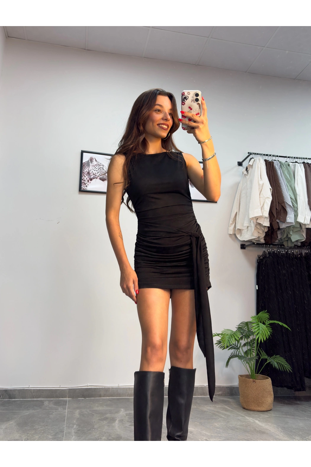 Siyah Büzgülü Kuşaklı Mini Elbise