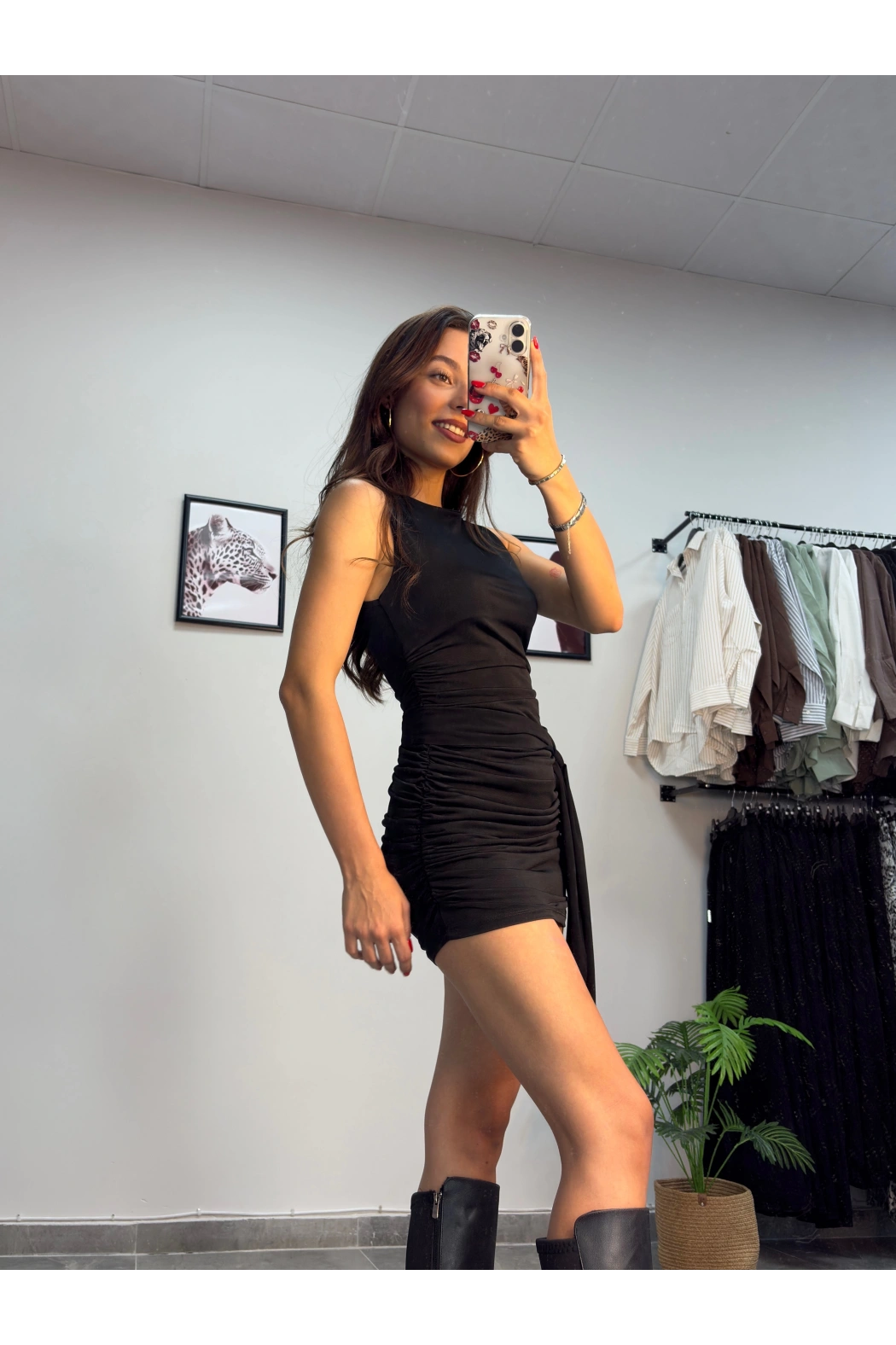 Siyah Büzgülü Kuşaklı Mini Elbise