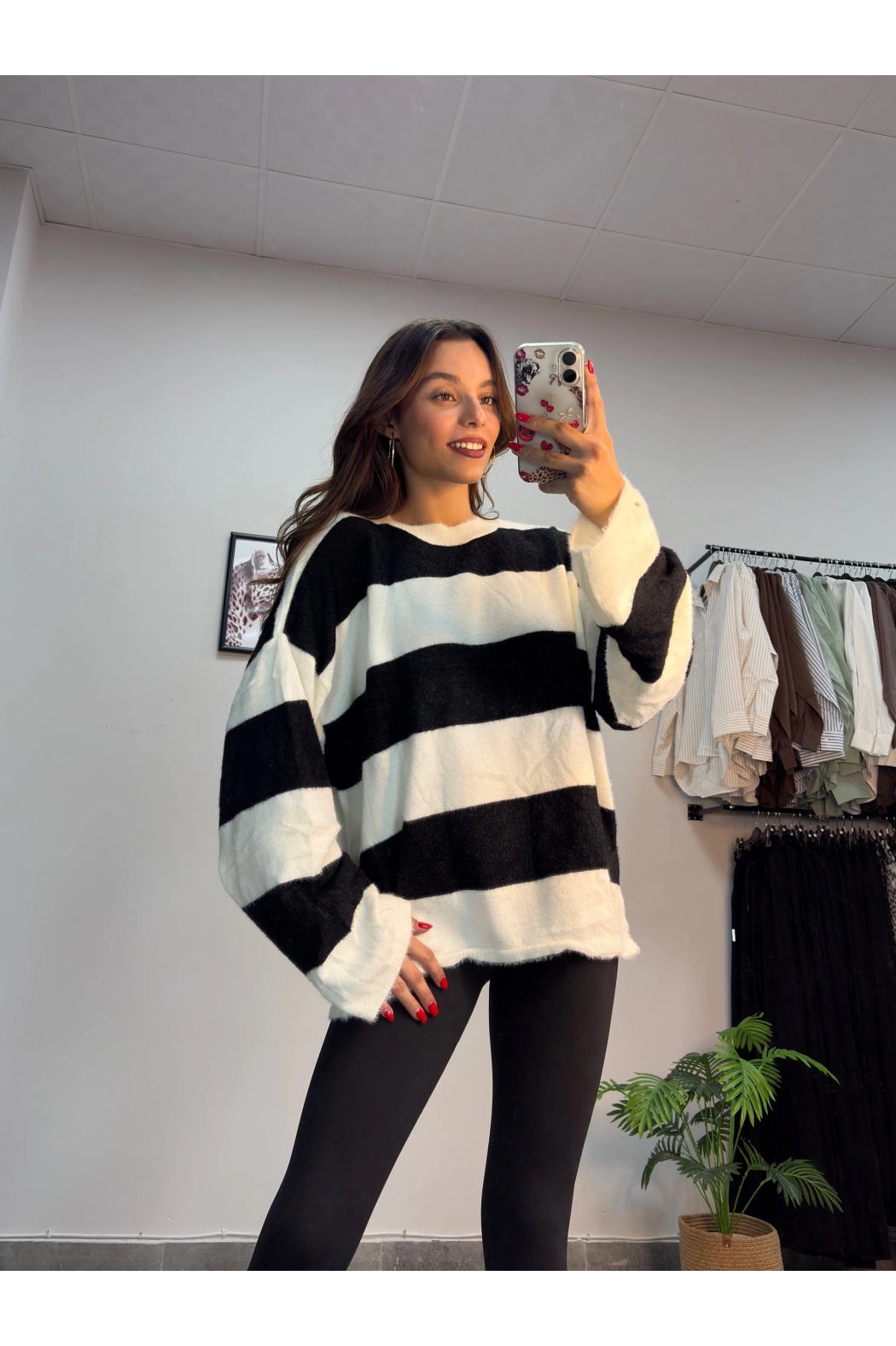 Siyah Beyaz Çizgili Kazak