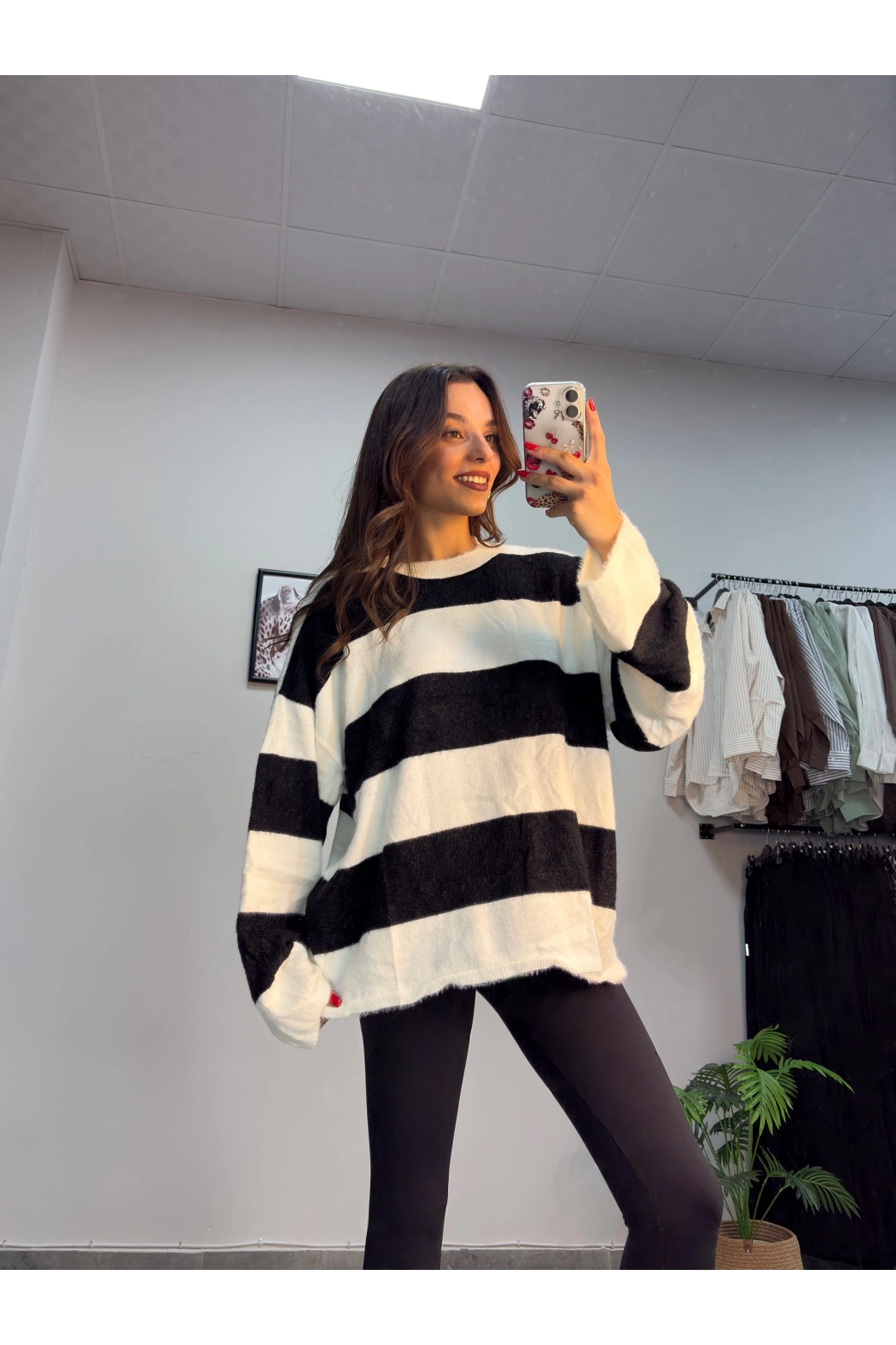 Siyah Beyaz Çizgili Kazak