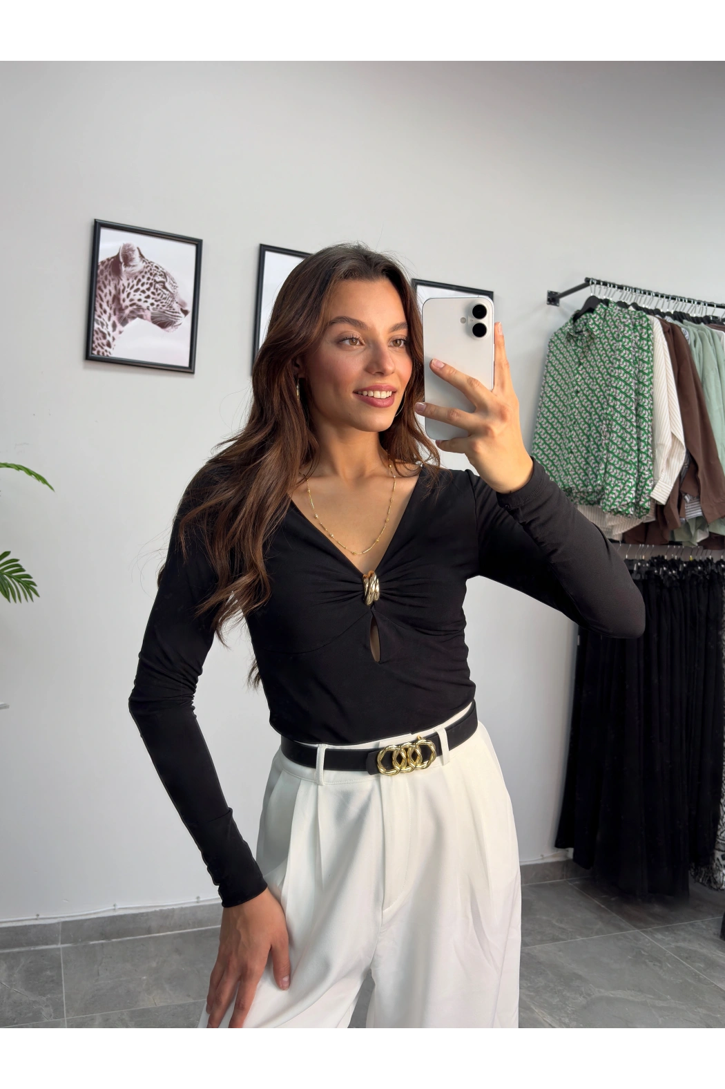 V Yaka Gold Aksesuar Siyah Body