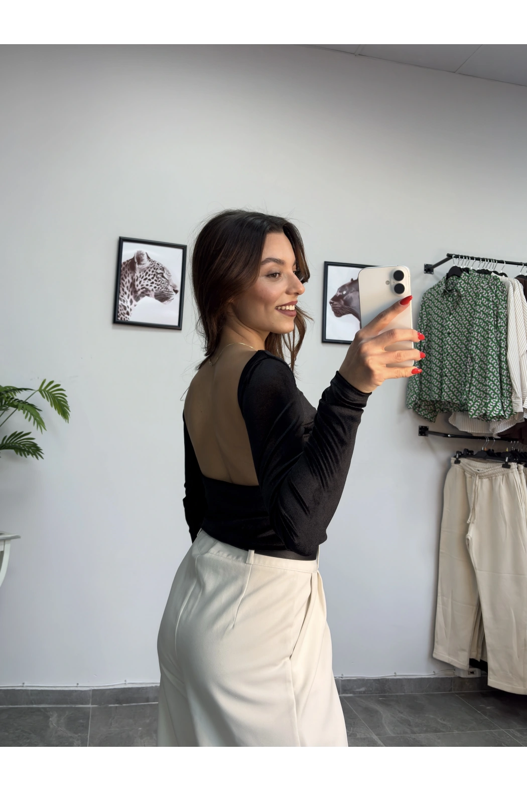 Siyah Sırt Dekolte Kadife Crop