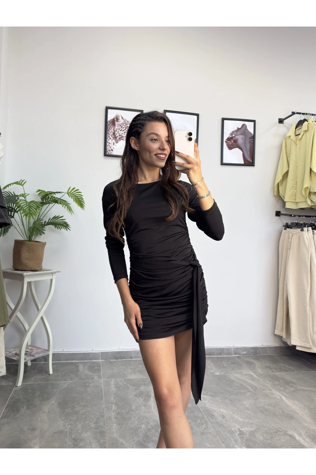 Siyah Uzun Kol Büzgülü Kuşaklı Mini Elbise