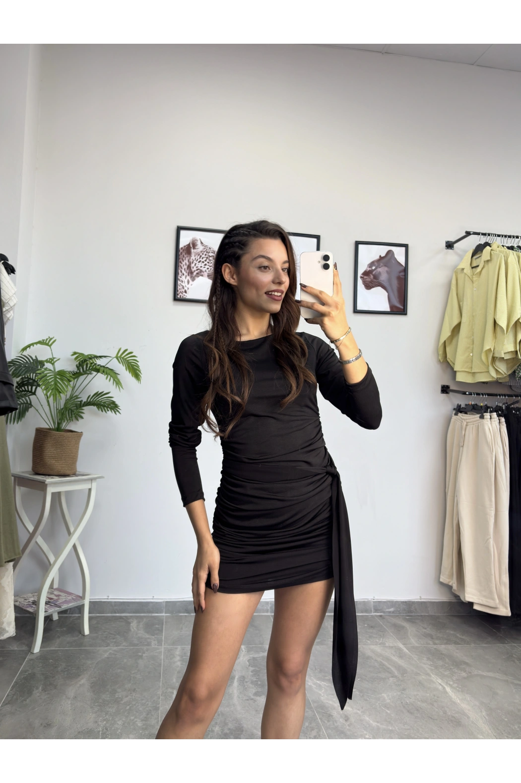 Siyah Uzun Kol Büzgülü Kuşaklı Mini Elbise