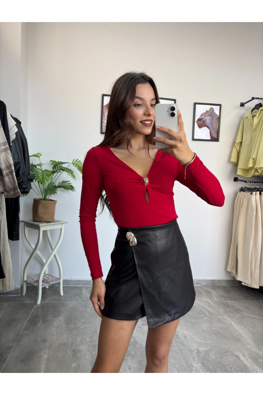 Tokalı Siyah Deri Şort Etek