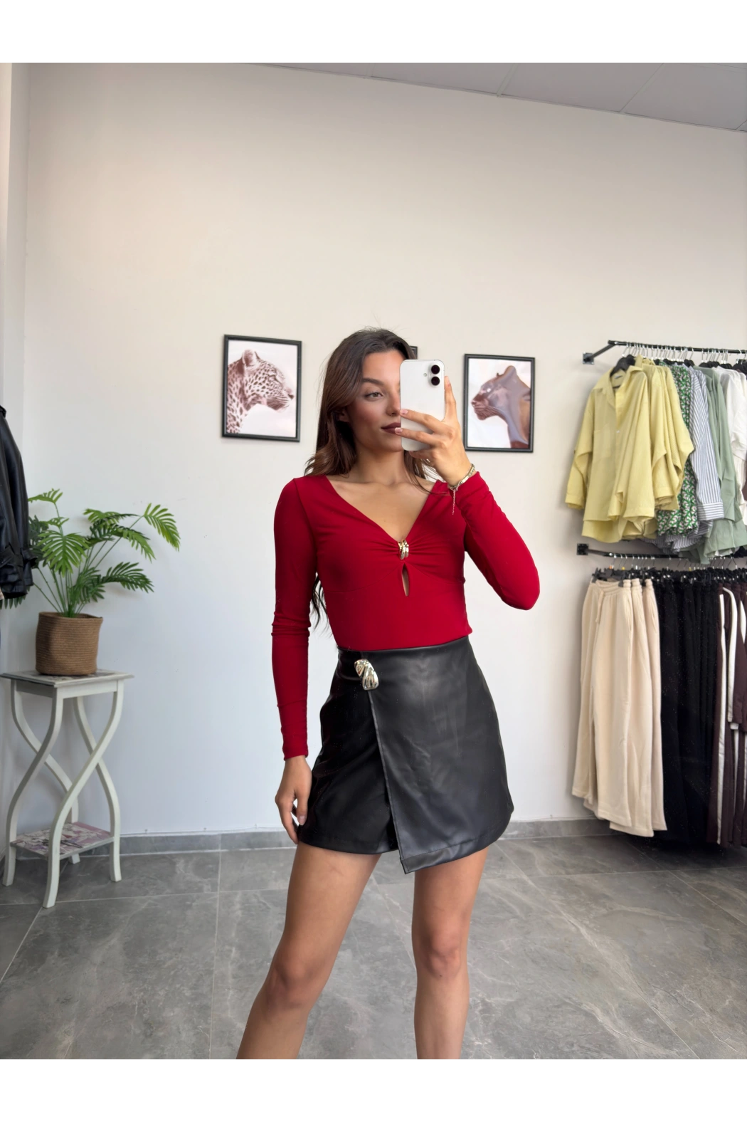 Tokalı Siyah Deri Şort Etek