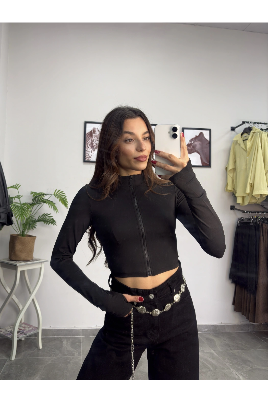 Siyah Parmak Geçmeli Fermuarlı Crop