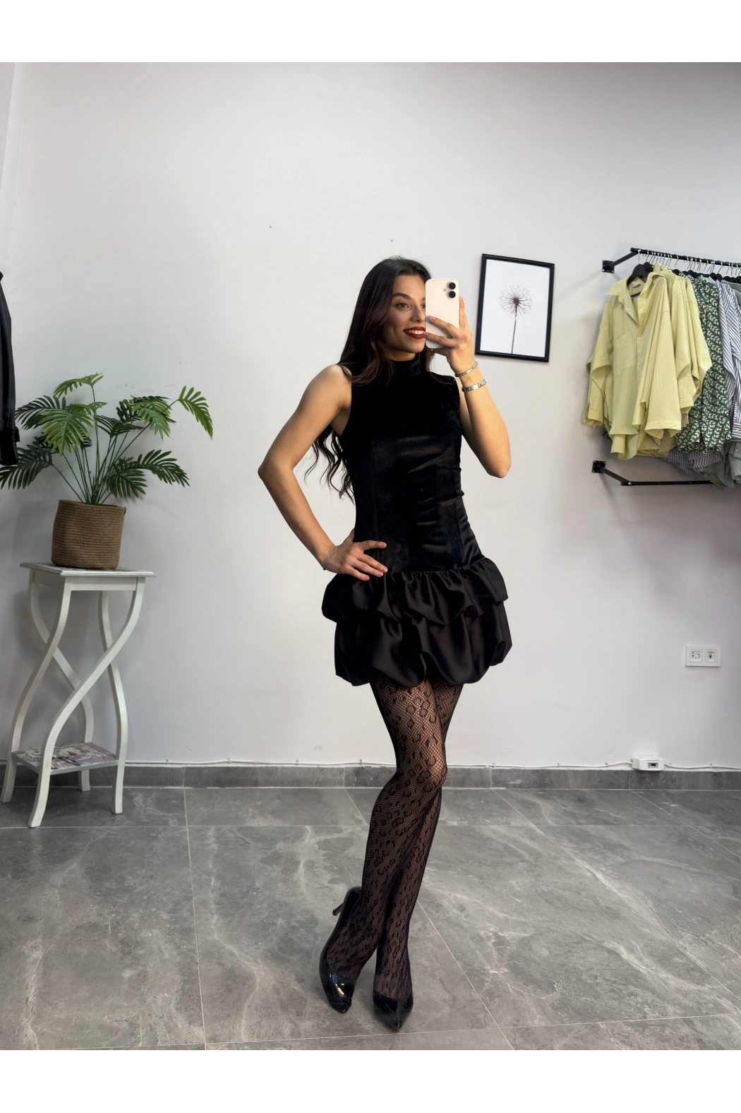 Siyah İçi Şortlu Kadife Kısa Balon Elbise