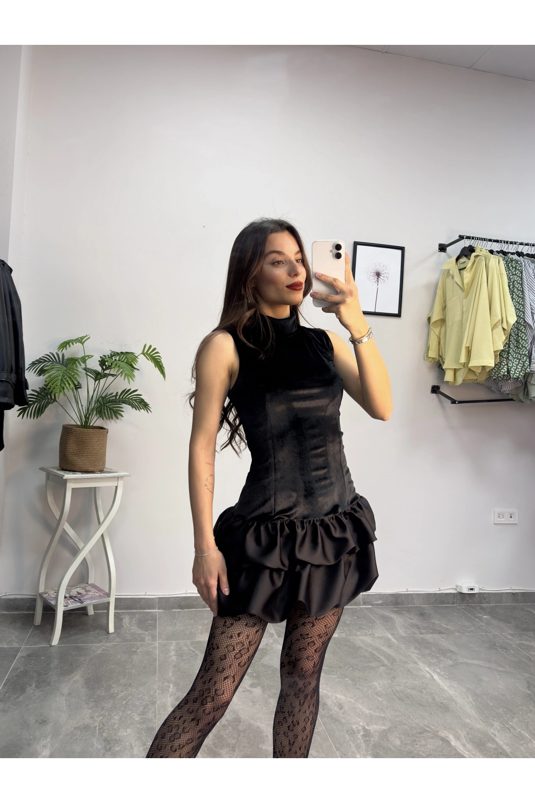 Siyah İçi Şortlu Kadife Kısa Balon Elbise