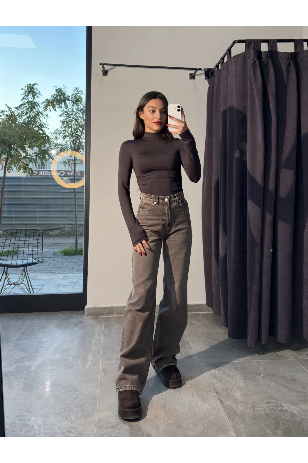 Yüksek Bel Yıkamalı Vizon Jean