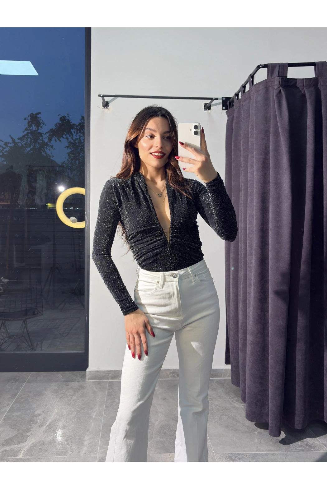 Derin V Yaka Simli Bodysuit