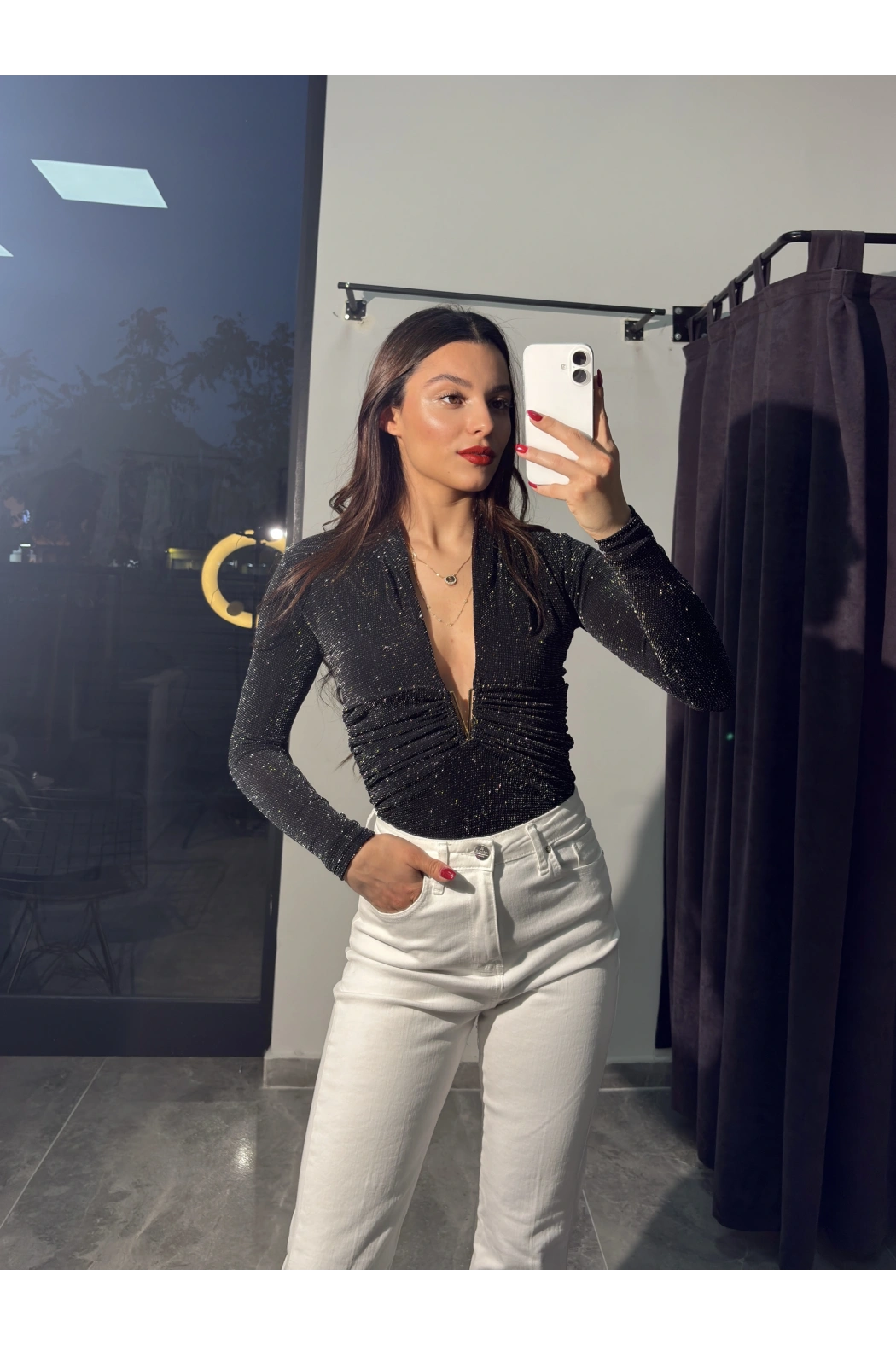 Derin V Yaka Simli Bodysuit