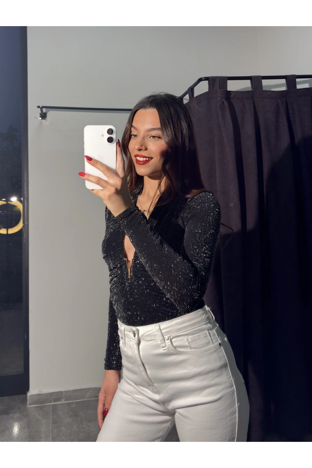 Derin V Yaka Simli Bodysuit