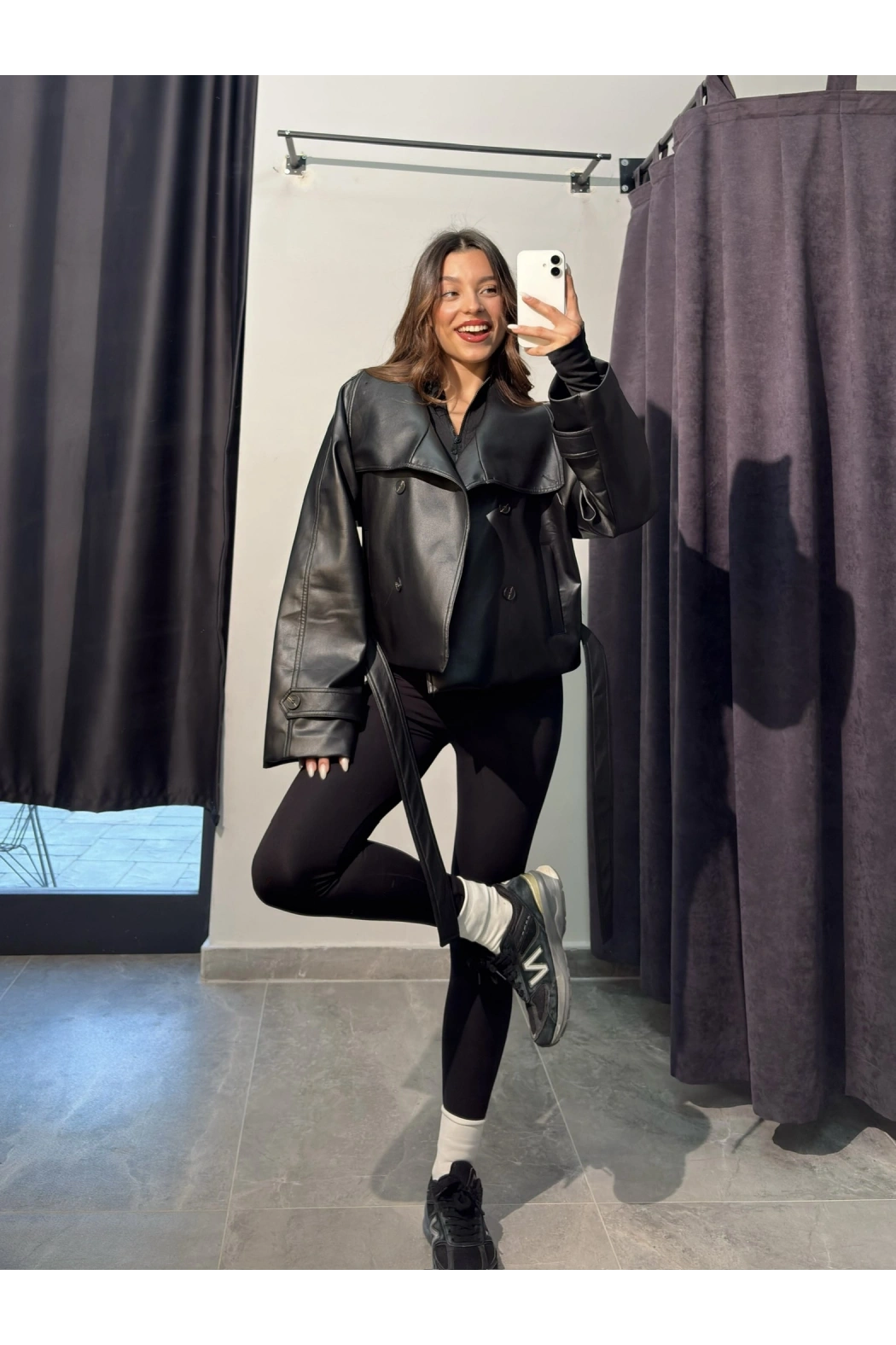 Kemerli Siyah Kısa Deri Trençkot