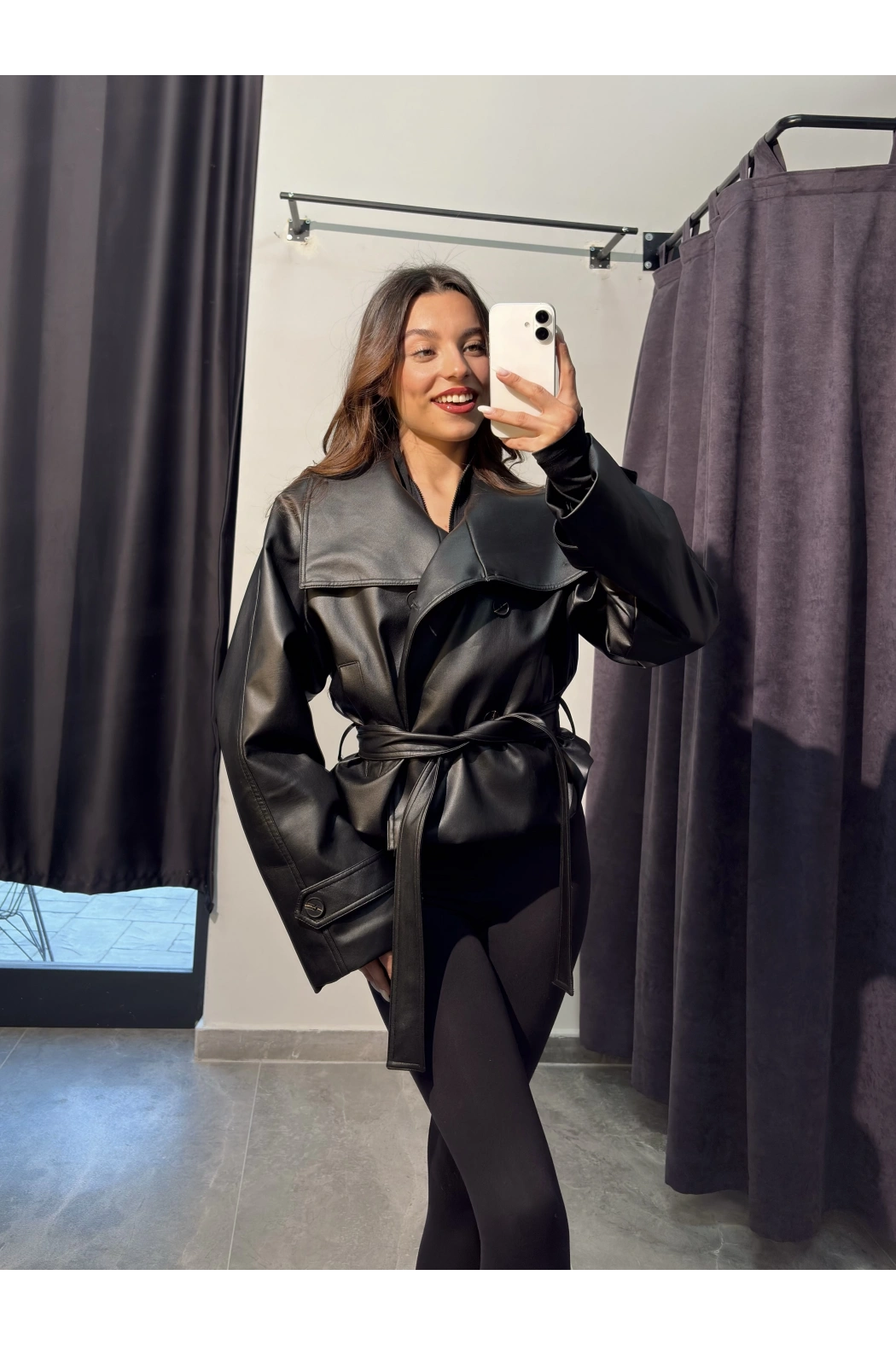 Kemerli Siyah Kısa Deri Trençkot