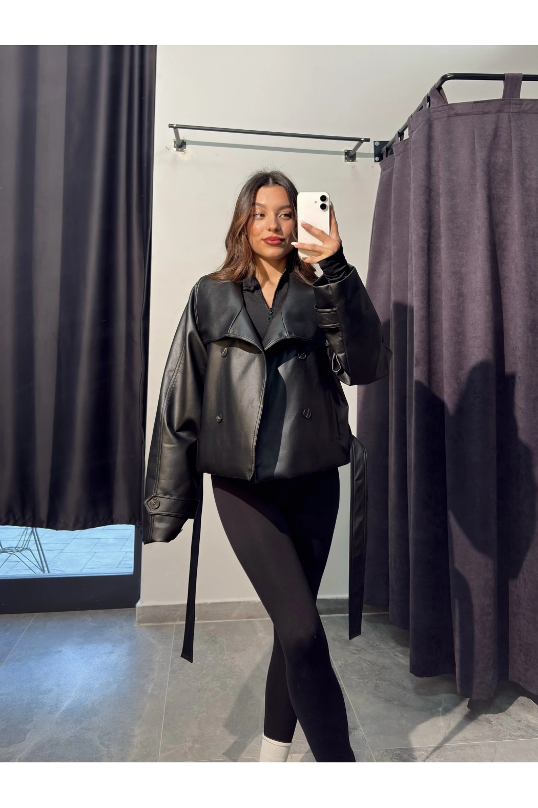 Kemerli Siyah Kısa Deri Trençkot