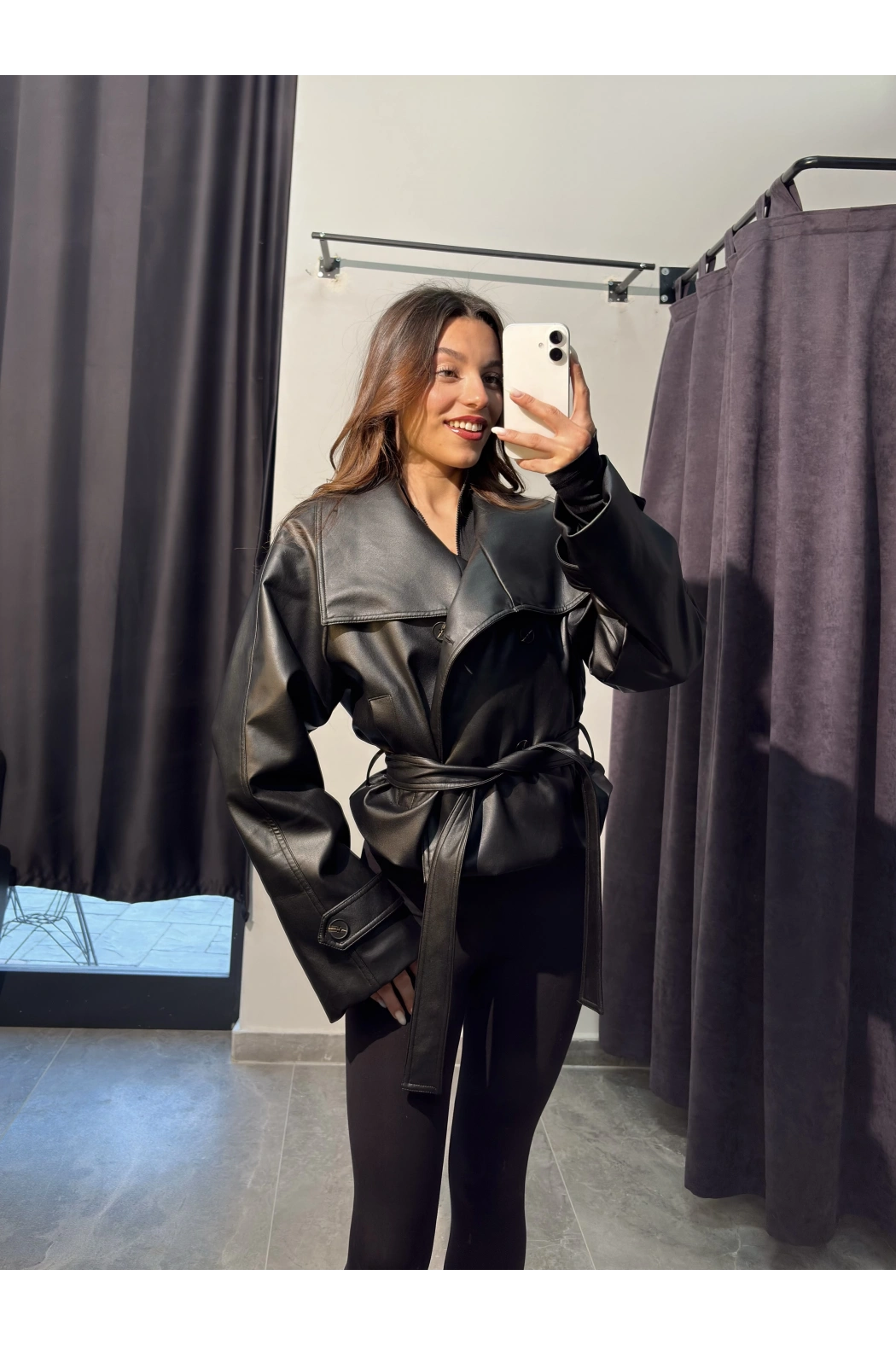 Kemerli Siyah Kısa Deri Trençkot