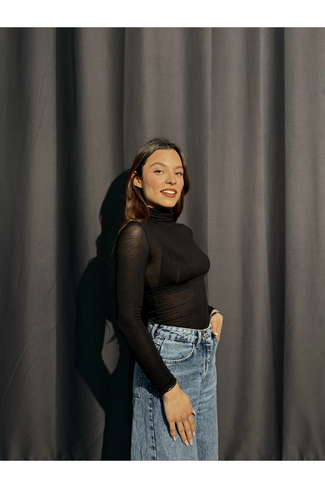 Boğazlı Transparan Siyah Kaşmir Body