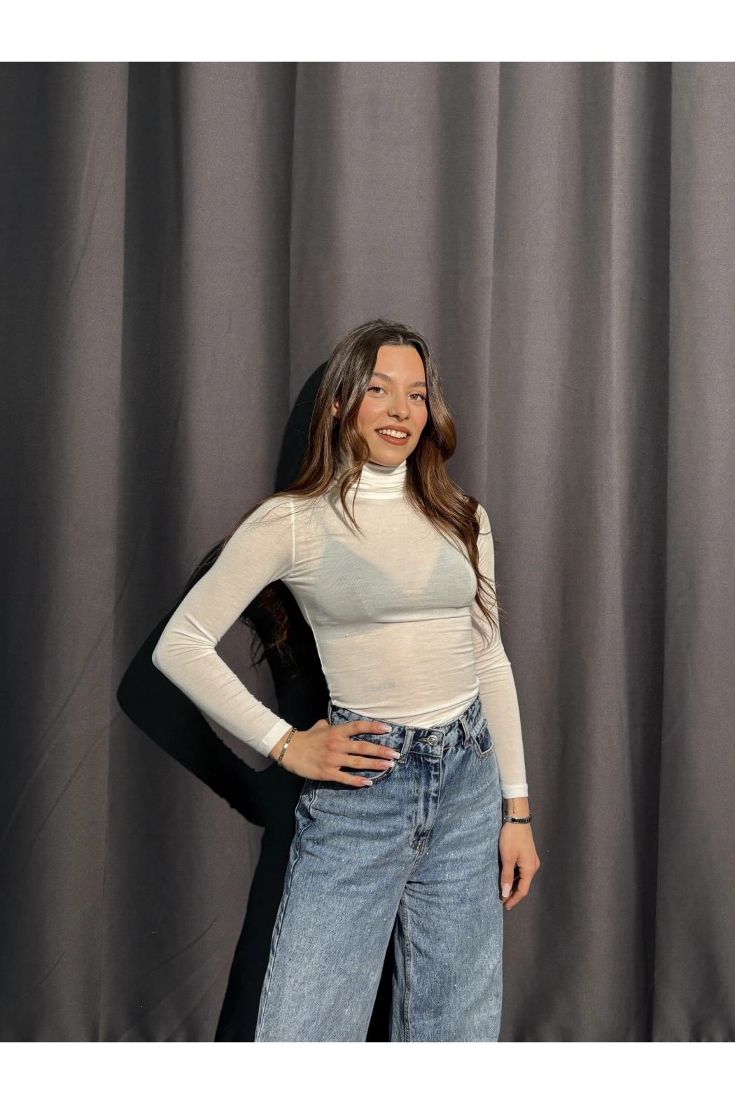 Boğazlı Transparan Beyaz Kaşmir Body