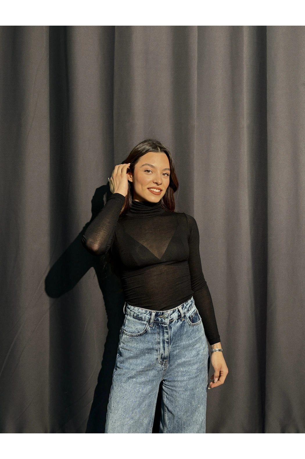 Boğazlı Transparan Siyah Kaşmir Body