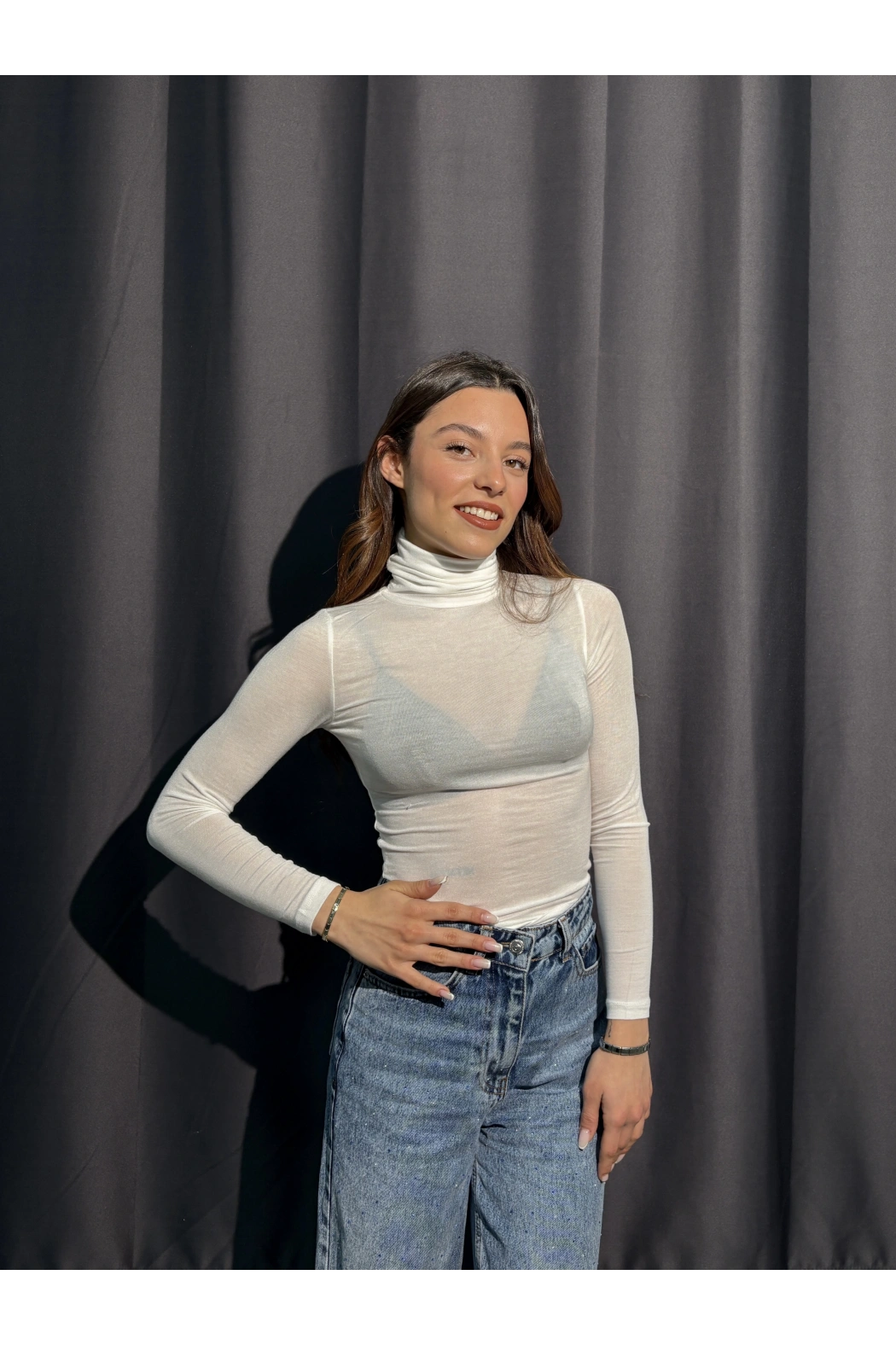 Boğazlı Transparan Beyaz Kaşmir Body