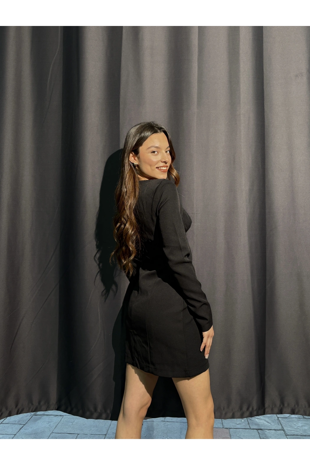 Siyah Kalp Yaka Uzun Kollu Elbise