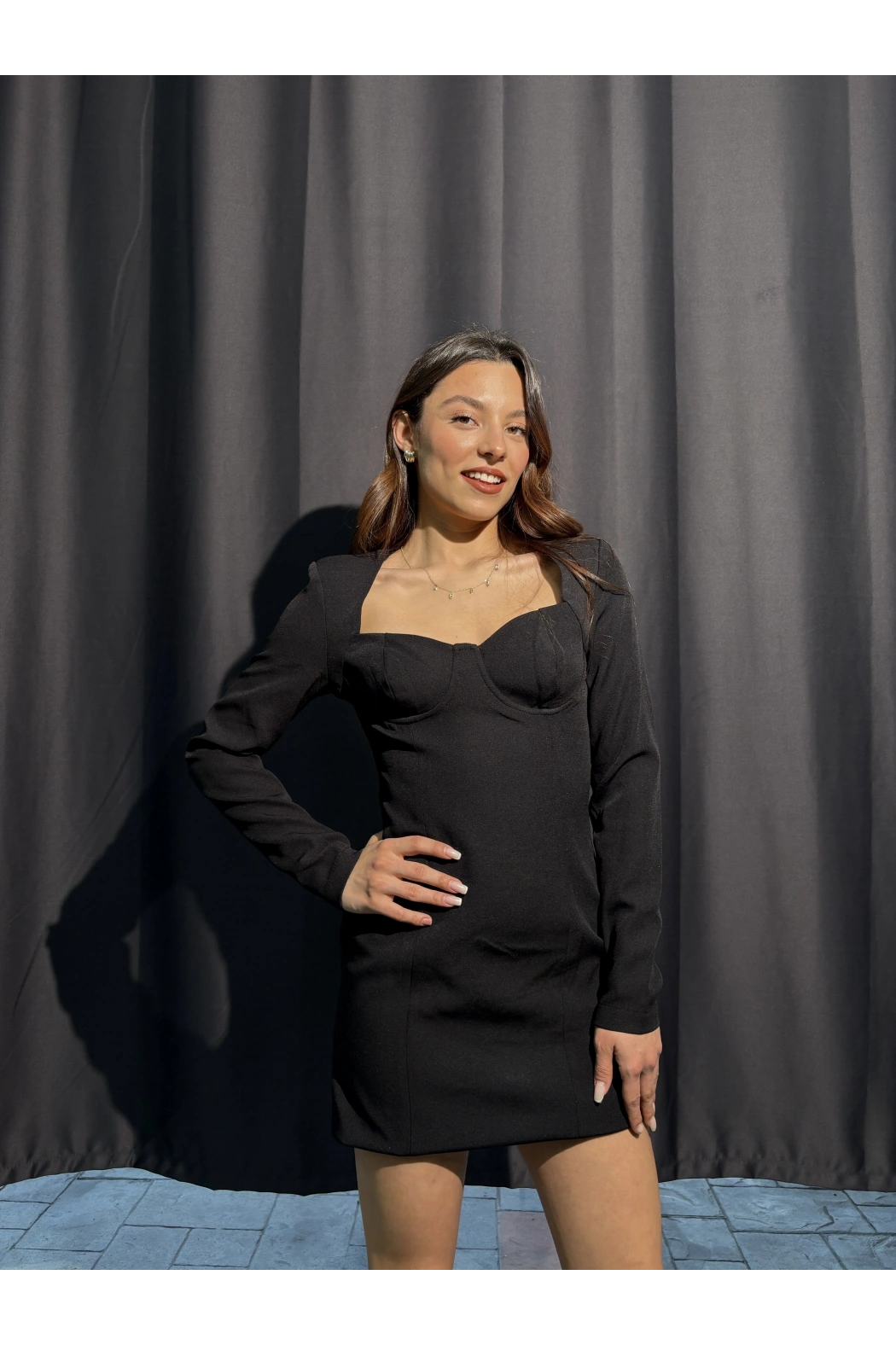 Siyah Kalp Yaka Uzun Kollu Elbise