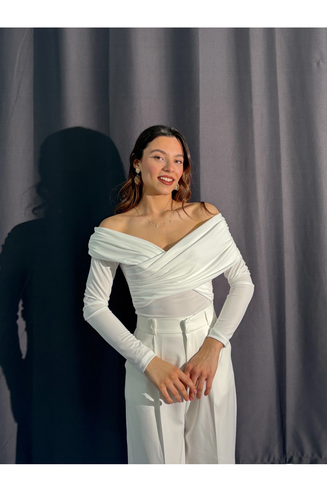 Omuz Dekolte Beyaz Bluz