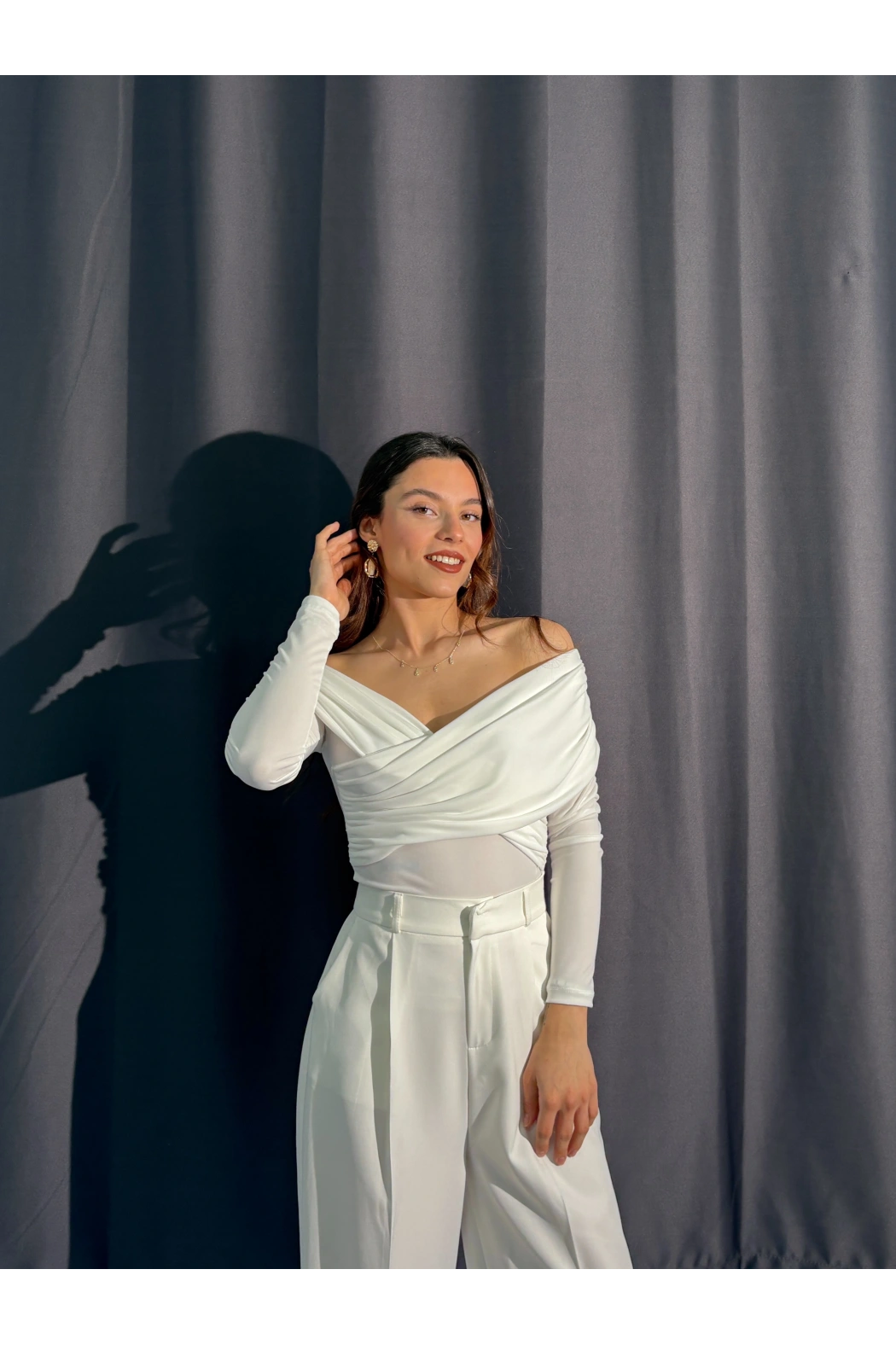 Omuz Dekolte Beyaz Bluz