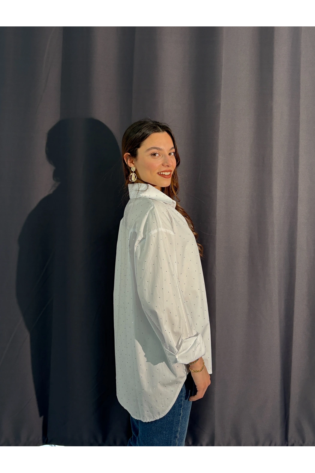 Taşlı Beyaz Gömlek