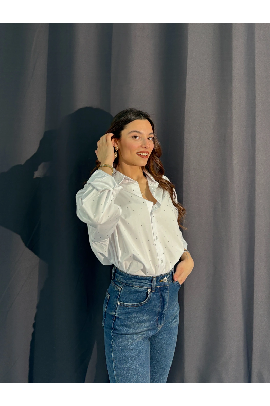 Taşlı Beyaz Gömlek