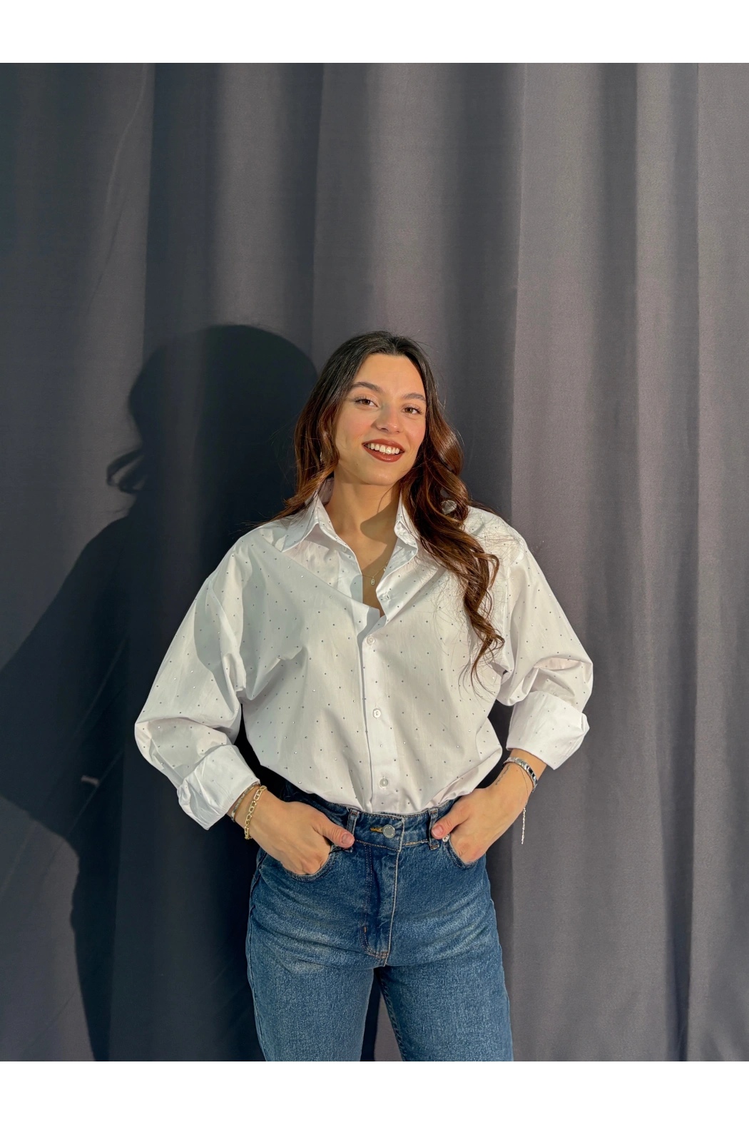 Taşlı Beyaz Gömlek