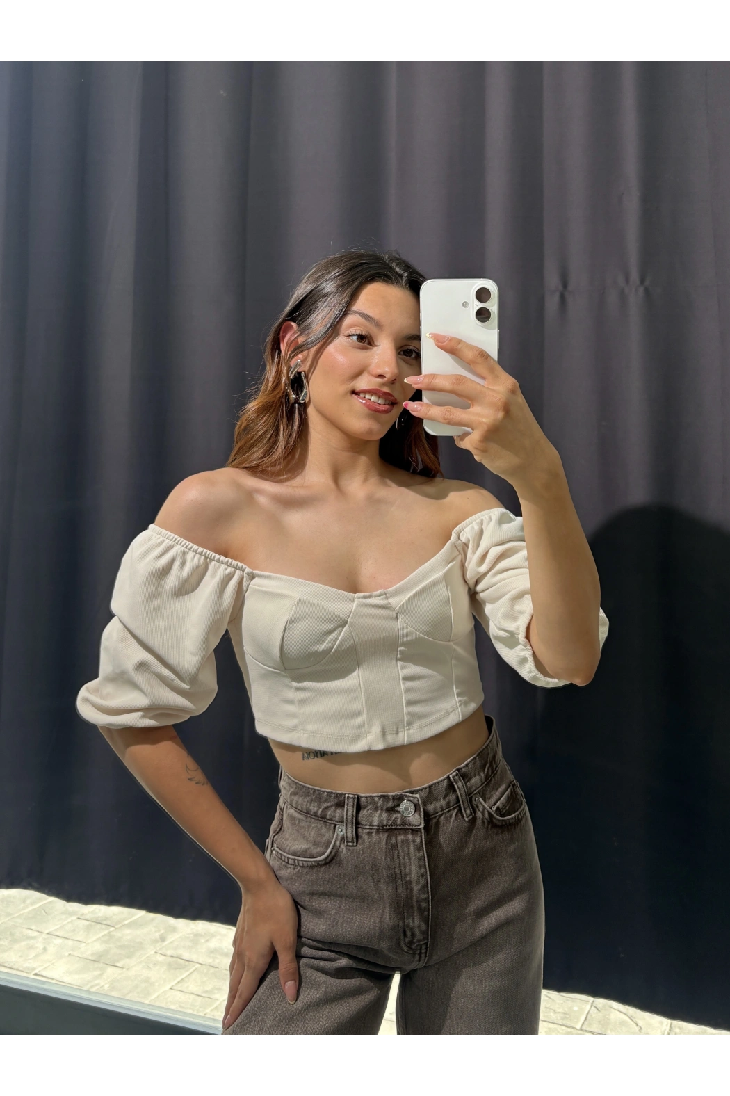 Kalp Yaka Balon Kol Bej Crop