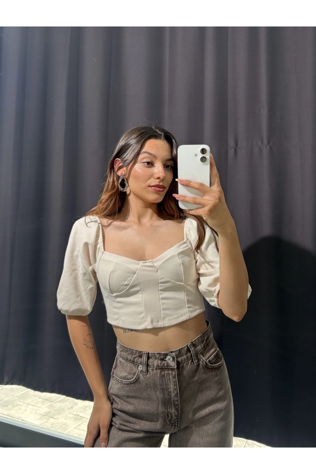 Kalp Yaka Balon Kol Bej Crop