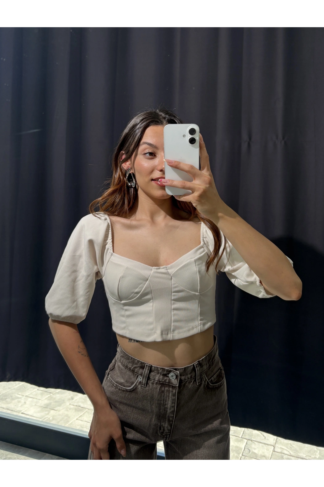 Kalp Yaka Balon Kol Bej Crop