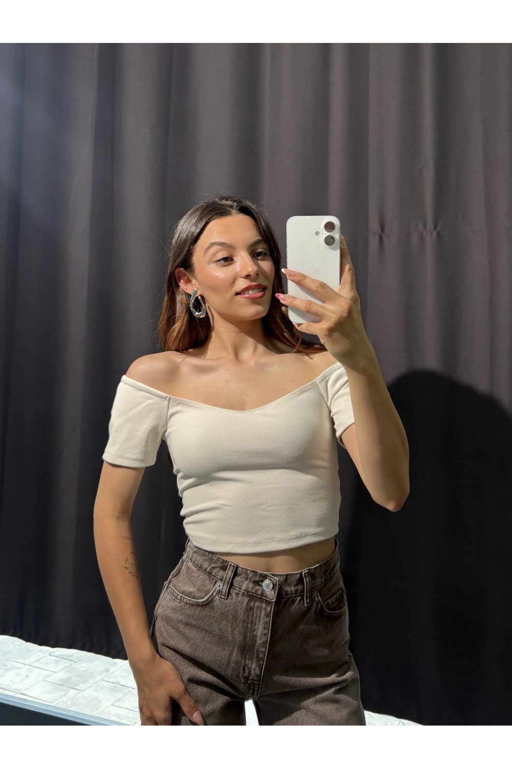 Kalp Yaka Omuz Dekolte Bej Crop