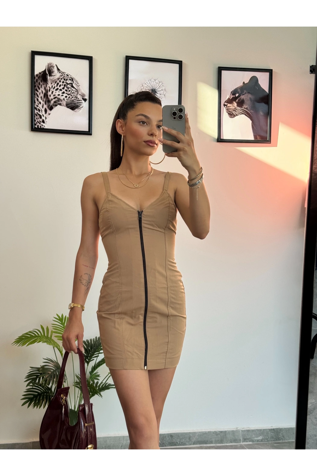 Fermuarlı Kısa Bej Elbise