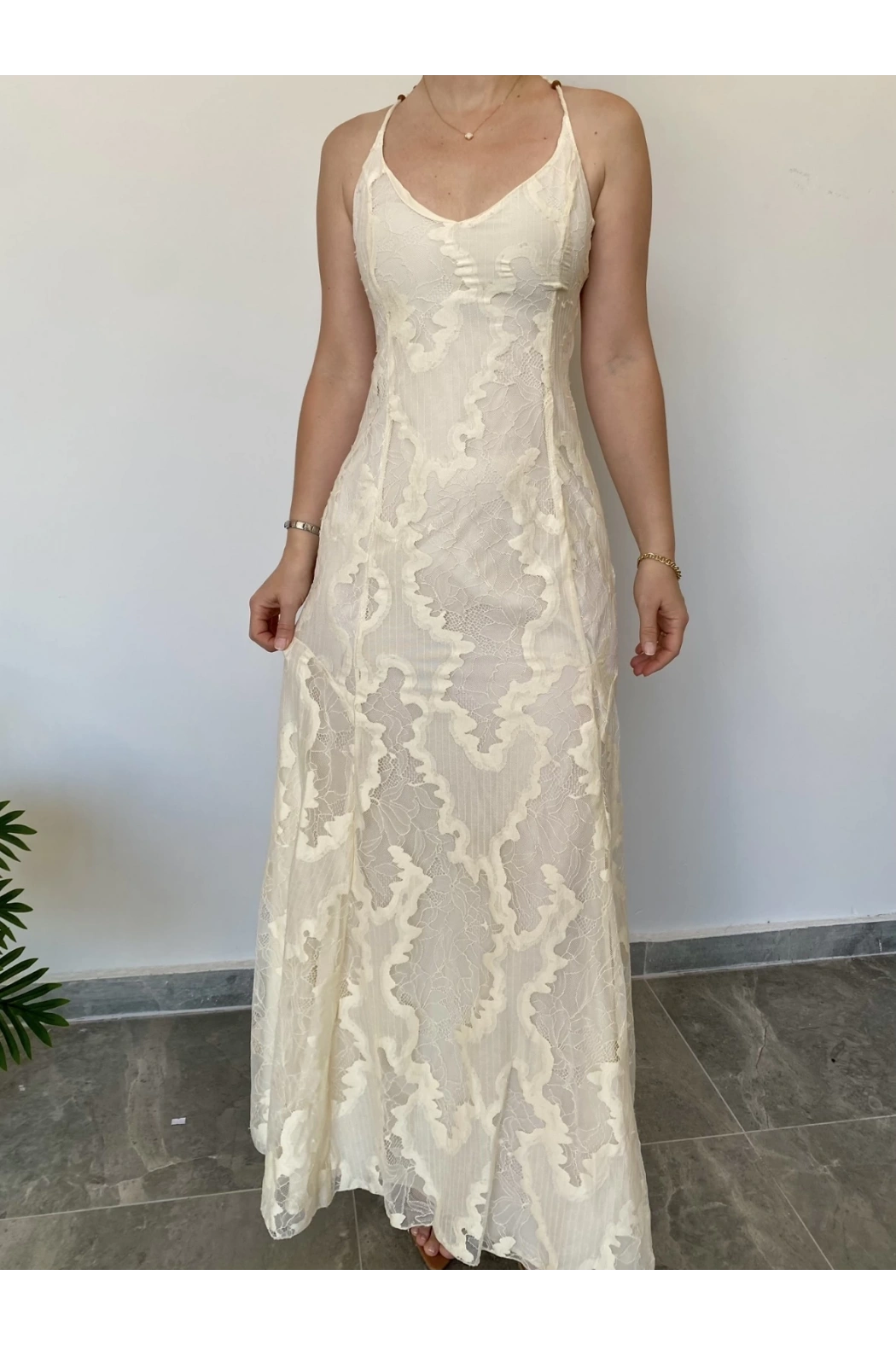 Krem Dantel İşleme Elbise